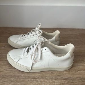 Veja White Sneakers - Size US 5 / EU 36